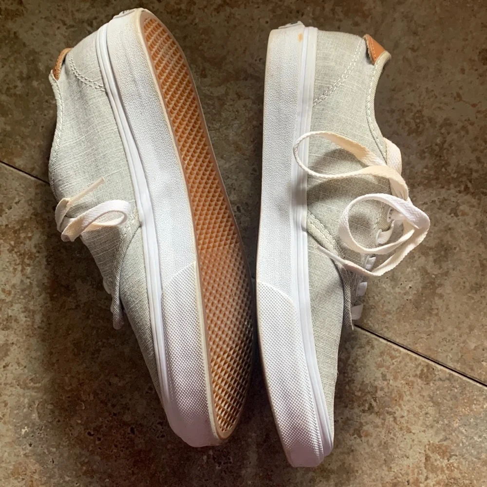 Vans - Picture 3 of 10